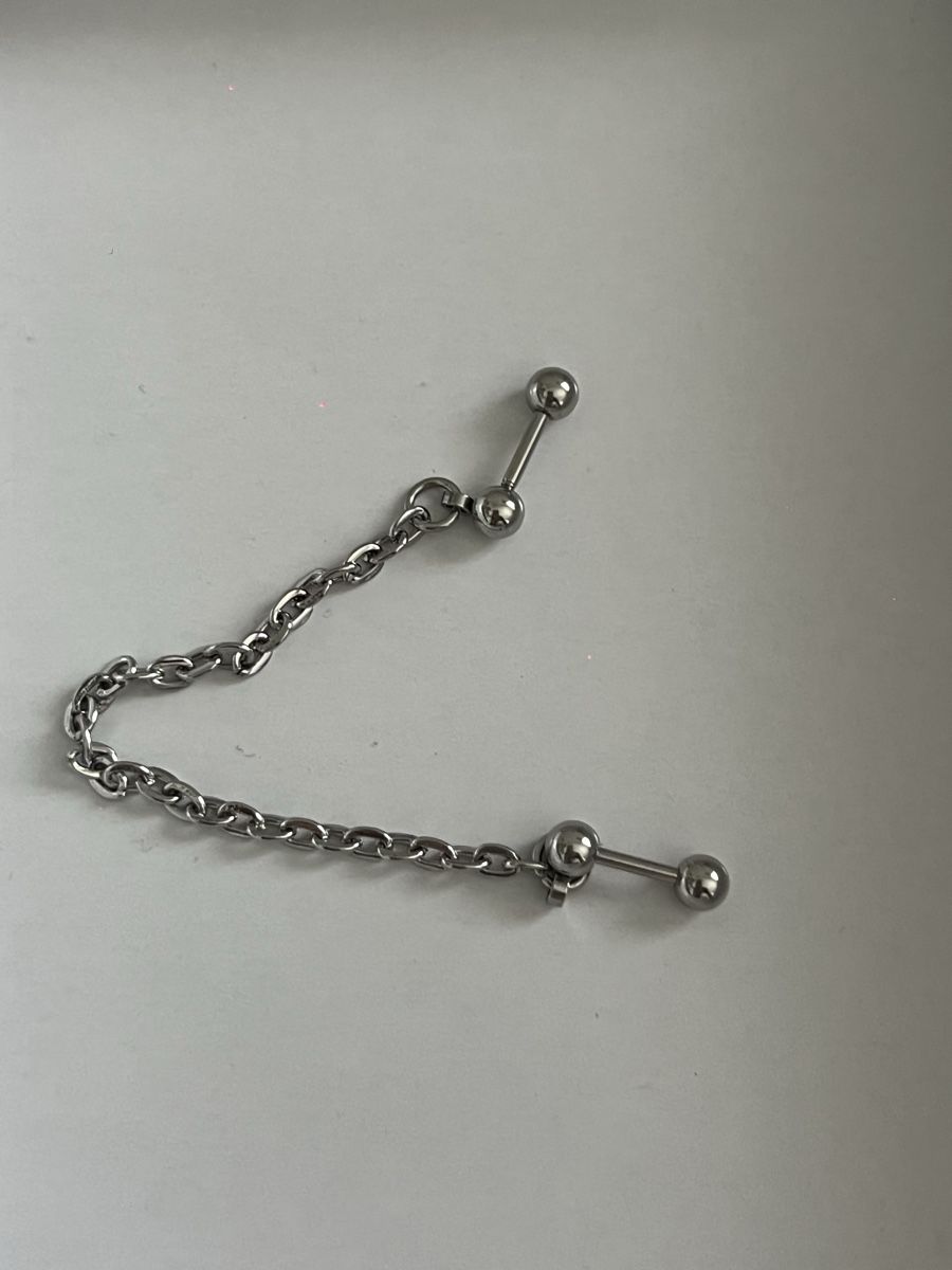 Piercingschmuck: Piercing mit Kettchen Neu – Neu und originalverpackt aus Brislach von ale_t9y7