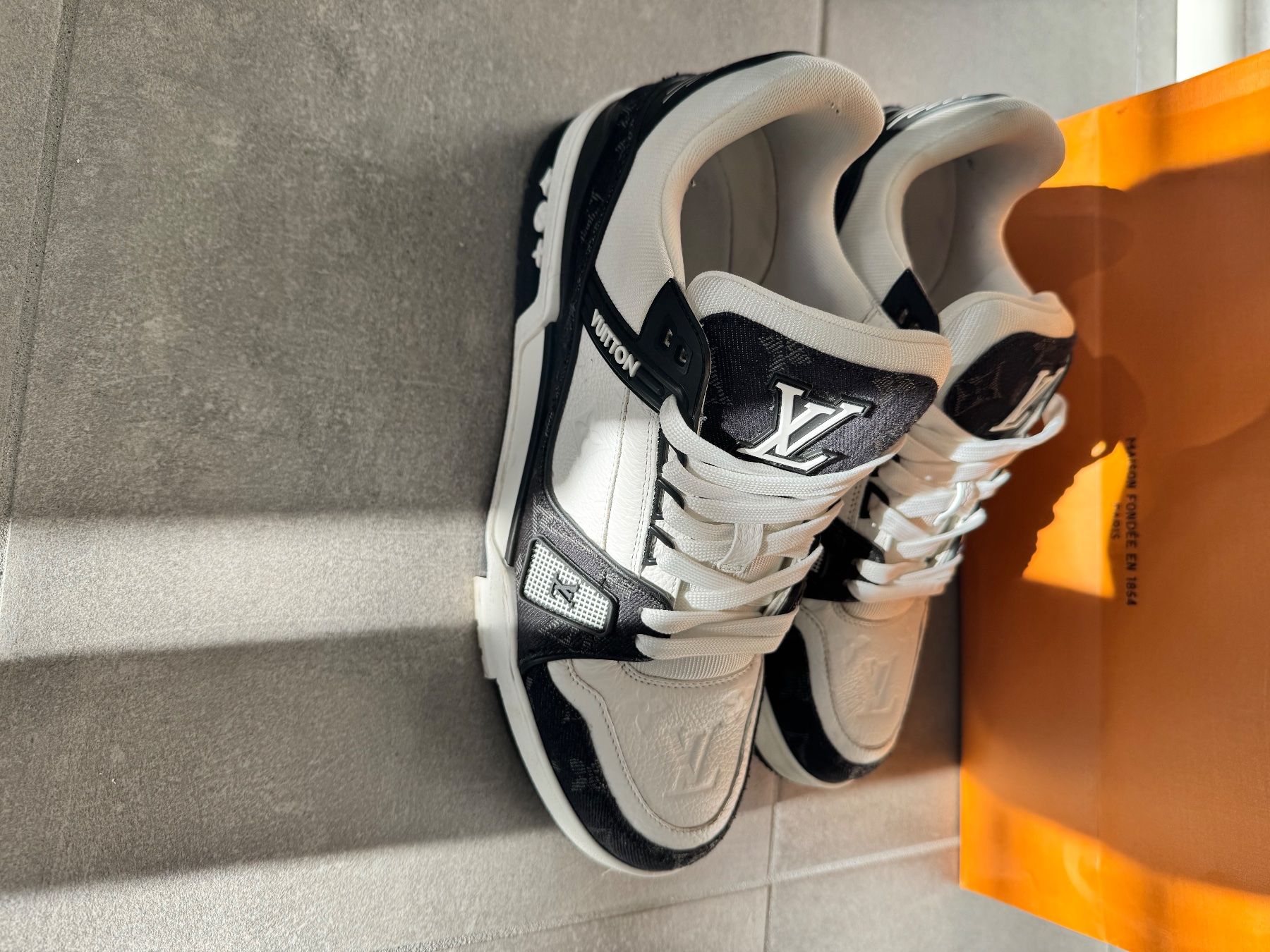 Louis Vuitton Scarpe da uomo: Baskets Louis Vuitton Trainer noir et blanc – Usato da Monthey venduto da dam_26q8