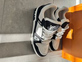 Baskets Louis Vuitton Trainer noir et blanc