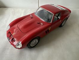 Ferrari 250 GTO (1962) Modellauto 1:18 von Burago, rot
