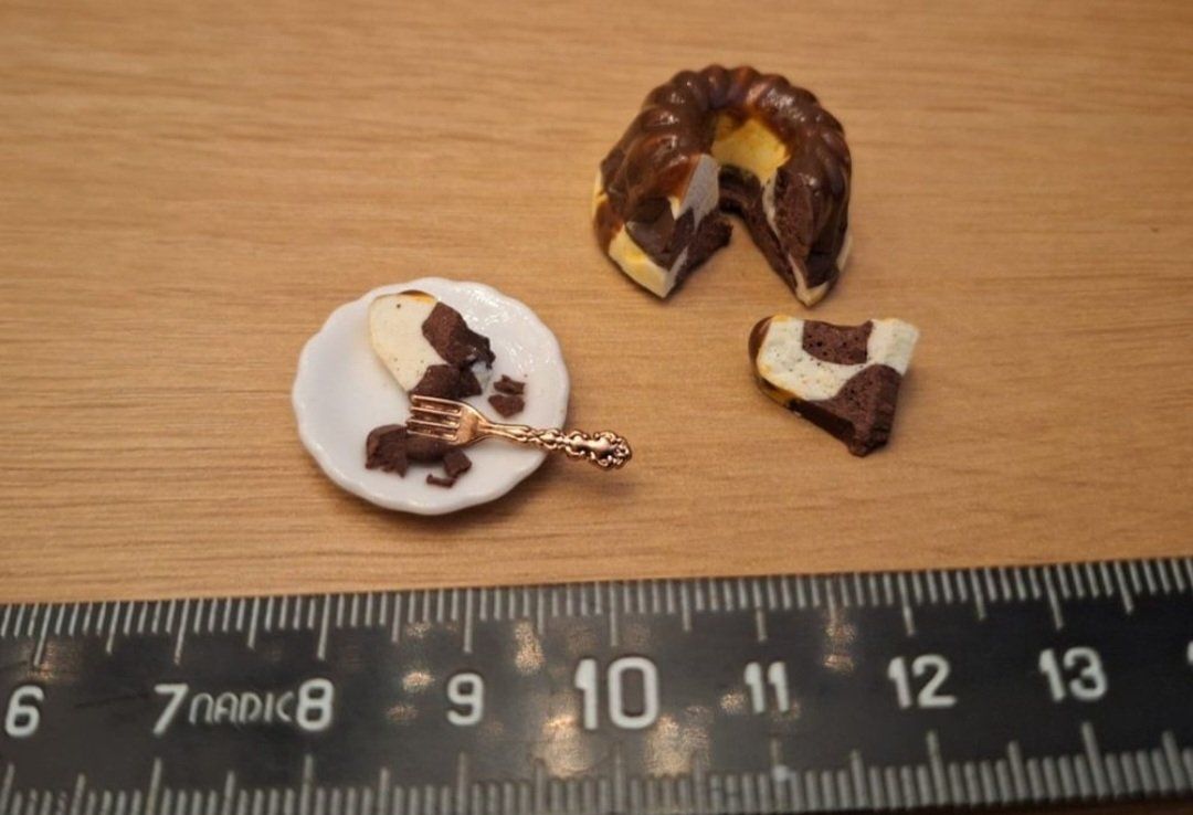 Case e mobili per bambole: Marmor Gugelhupf, Handgemacht – Nuovo (secondo la descrizione) da Zürich venduto da HandmadeTinyFood 1