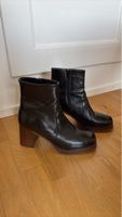 Schwarze Lederstiefel mit Holzabsatz, Grösse 38