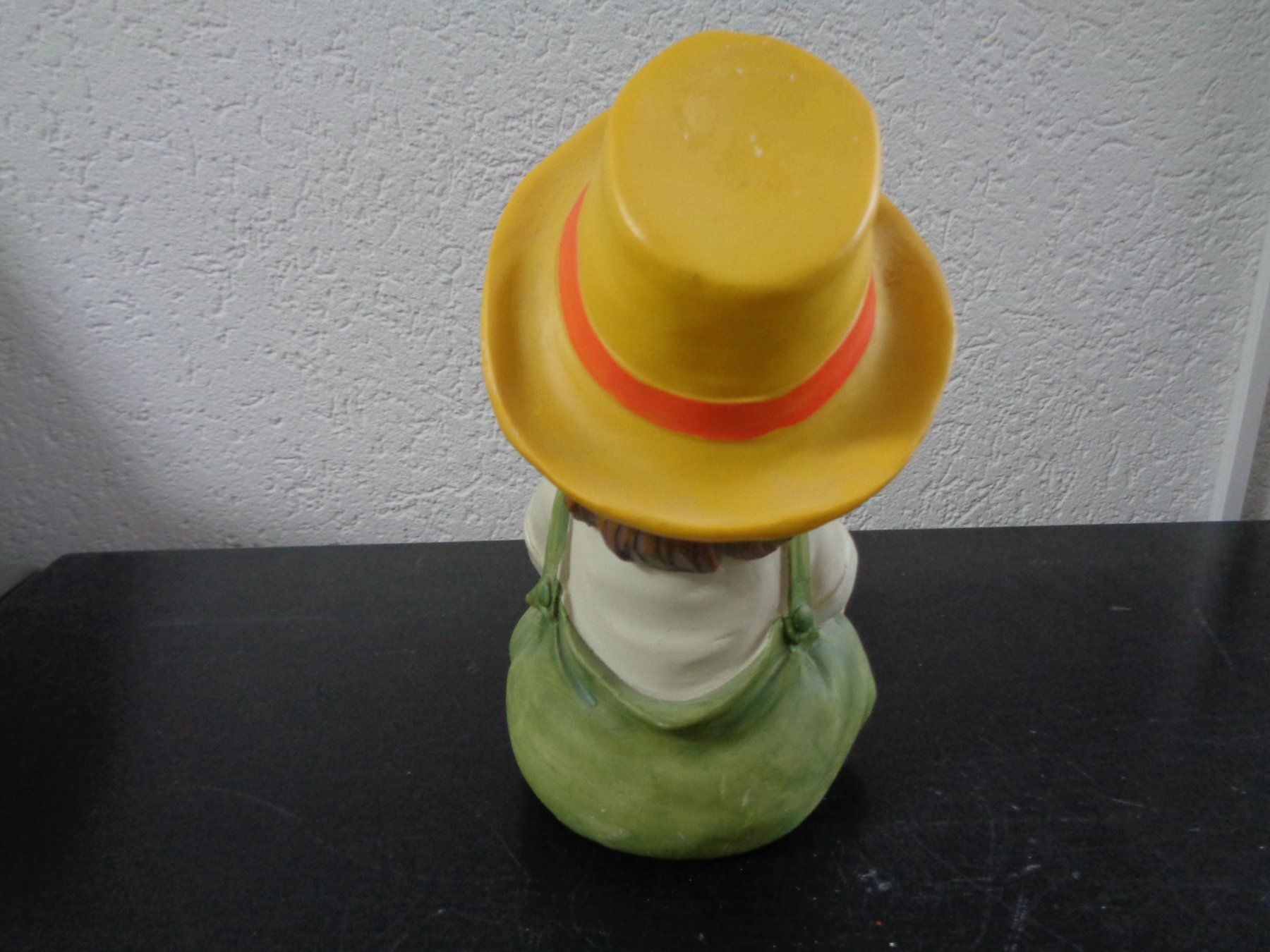 Figuren: Sitzender Blumen Junge (18 cm) – Neu und originalverpackt aus Langenbruck von Gumsi 3