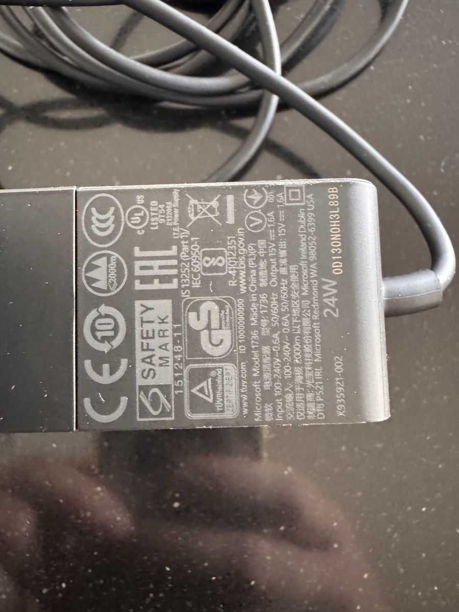 Microsoft Chargeur: Microsoft Surface Netzteil 24W – D'occasion à Gisikon par Andy251 1