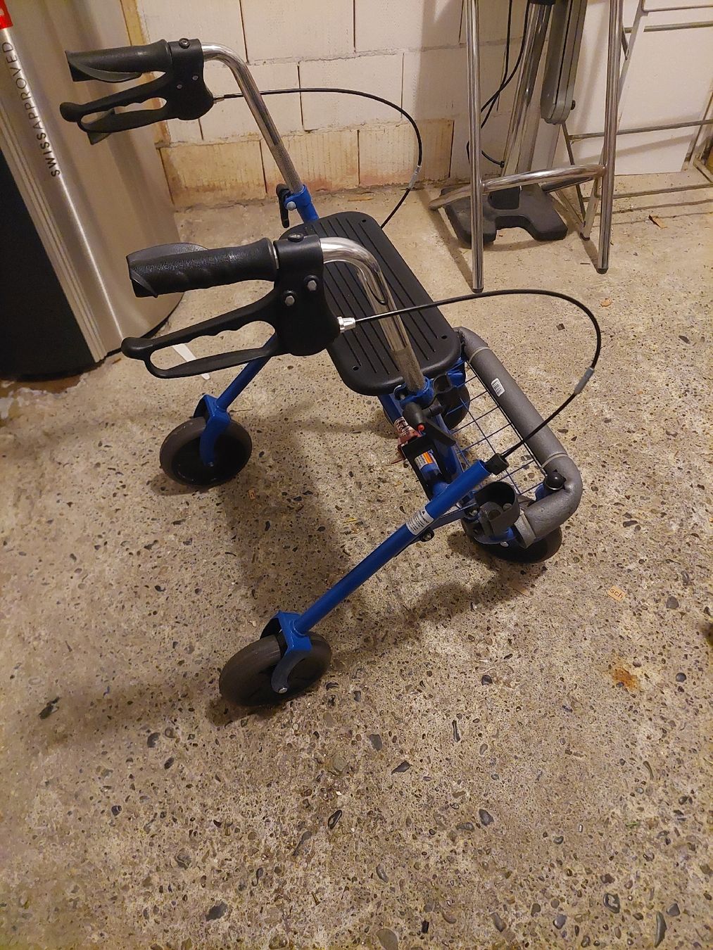 Ausili per la deambulazione: Rollator blau – Usato da Gränichen venduto da rooney90