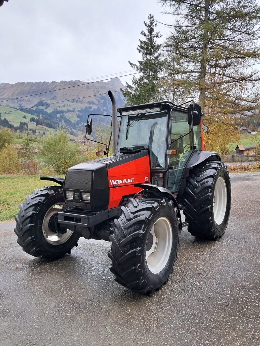 Valtra Traktoren: Traktor Valtra Valmet 800 – Gebraucht aus Schangnau von Roseggli82