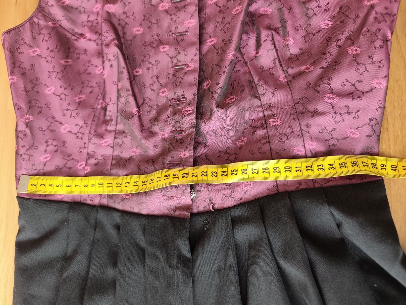 Kostüme: Dirndl – Gebraucht aus Meinisberg von Destiny1972 1