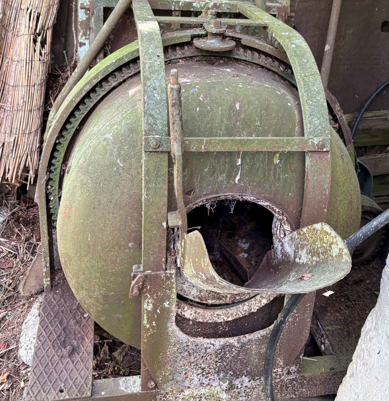 Tutte le macchine: Betonmischer – Usato da Belp venduto da pege.b 2