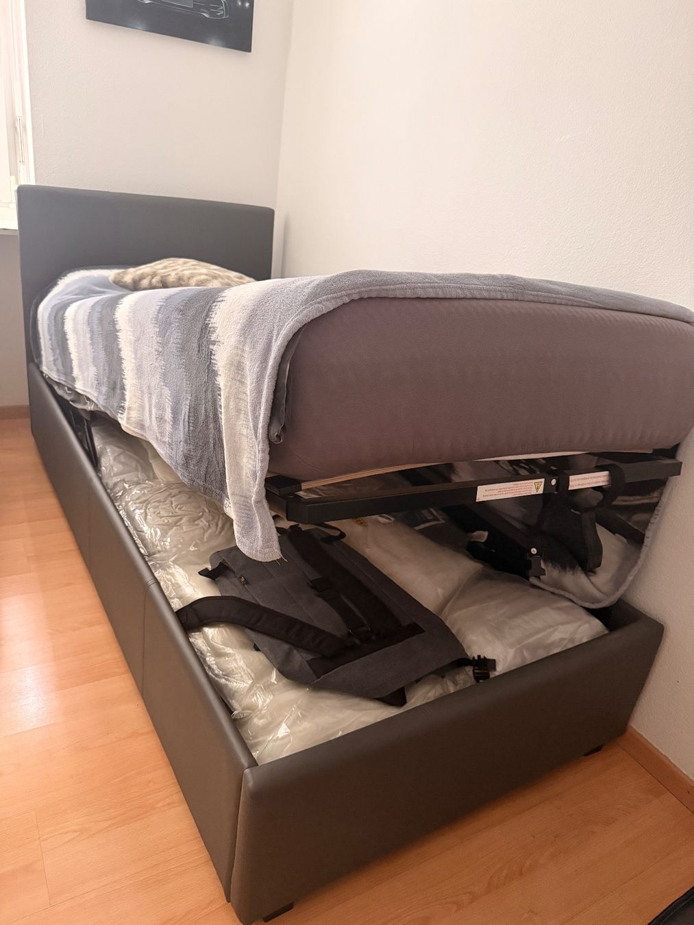Letti: Bett ohne Matratze – Usato da Winterthur venduto da leo_5jtz 1