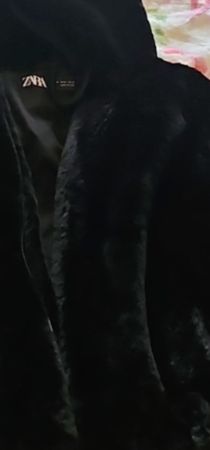 Veste Zara effet  fausse fourrure noire, taille M état neuve