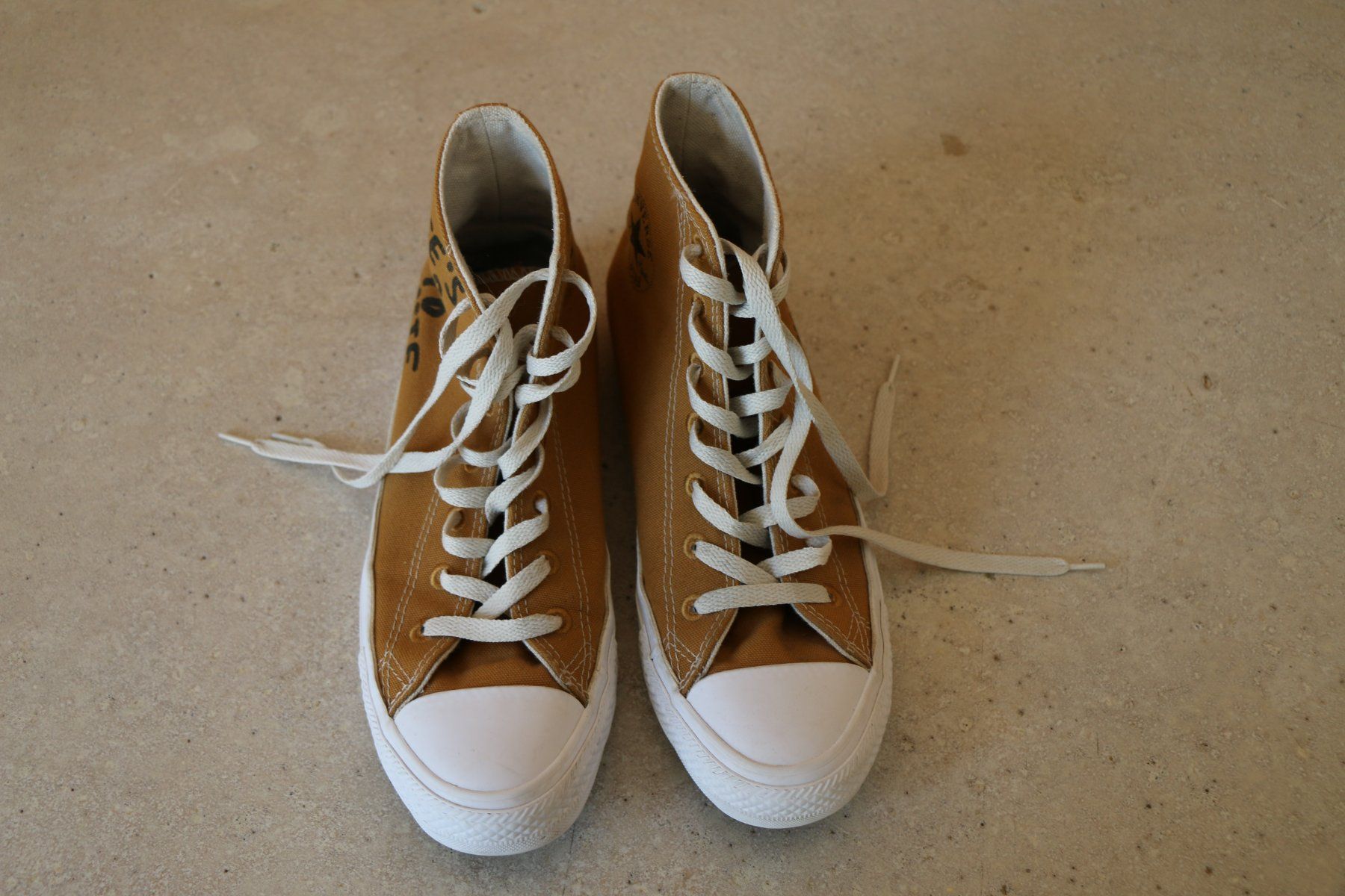 Converse Scarpe da donna: Converse Chuck Taylor in beige, Grösse 39 – Usato da Egliswil venduto da moi_g2b8 1