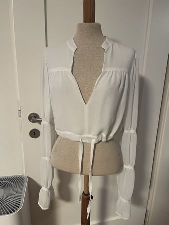 Weisse Bluse, Sommerbluse, Grösse 36, von Pamela x NA-KD