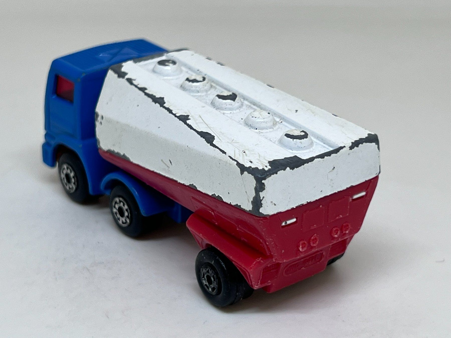 Matchbox Modellini d'auto: Matchbox Freeway Gas Tanker #427 – Usato da Wildegg venduto da LaaBoutique 2