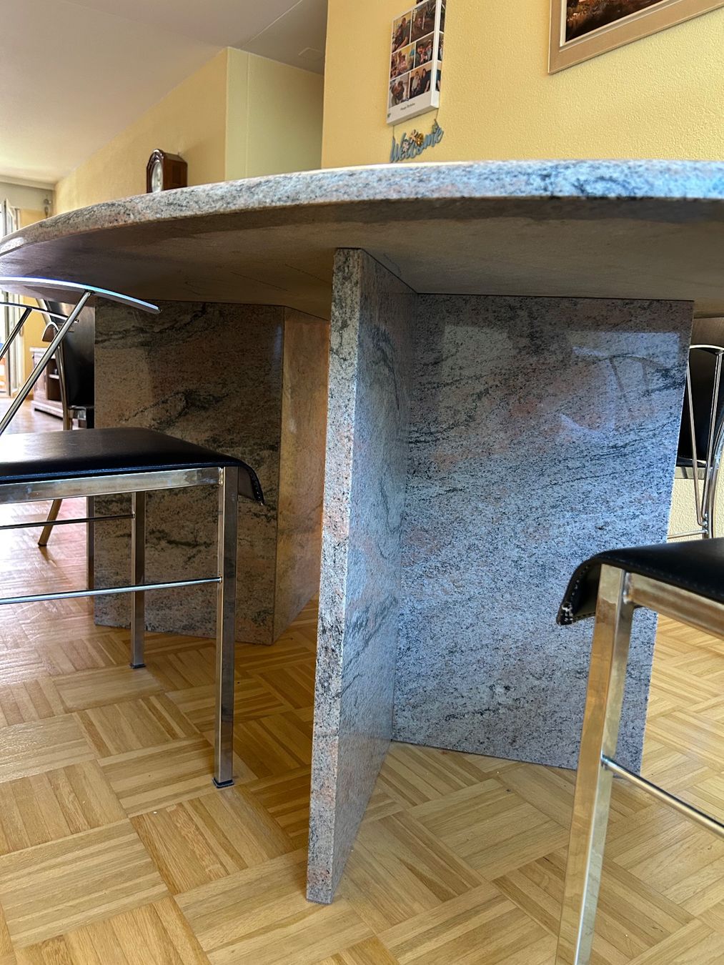 Tavoli: Wunderschöner Granit-Esstisch – Usato da Zürich venduto da erm_26gh 2