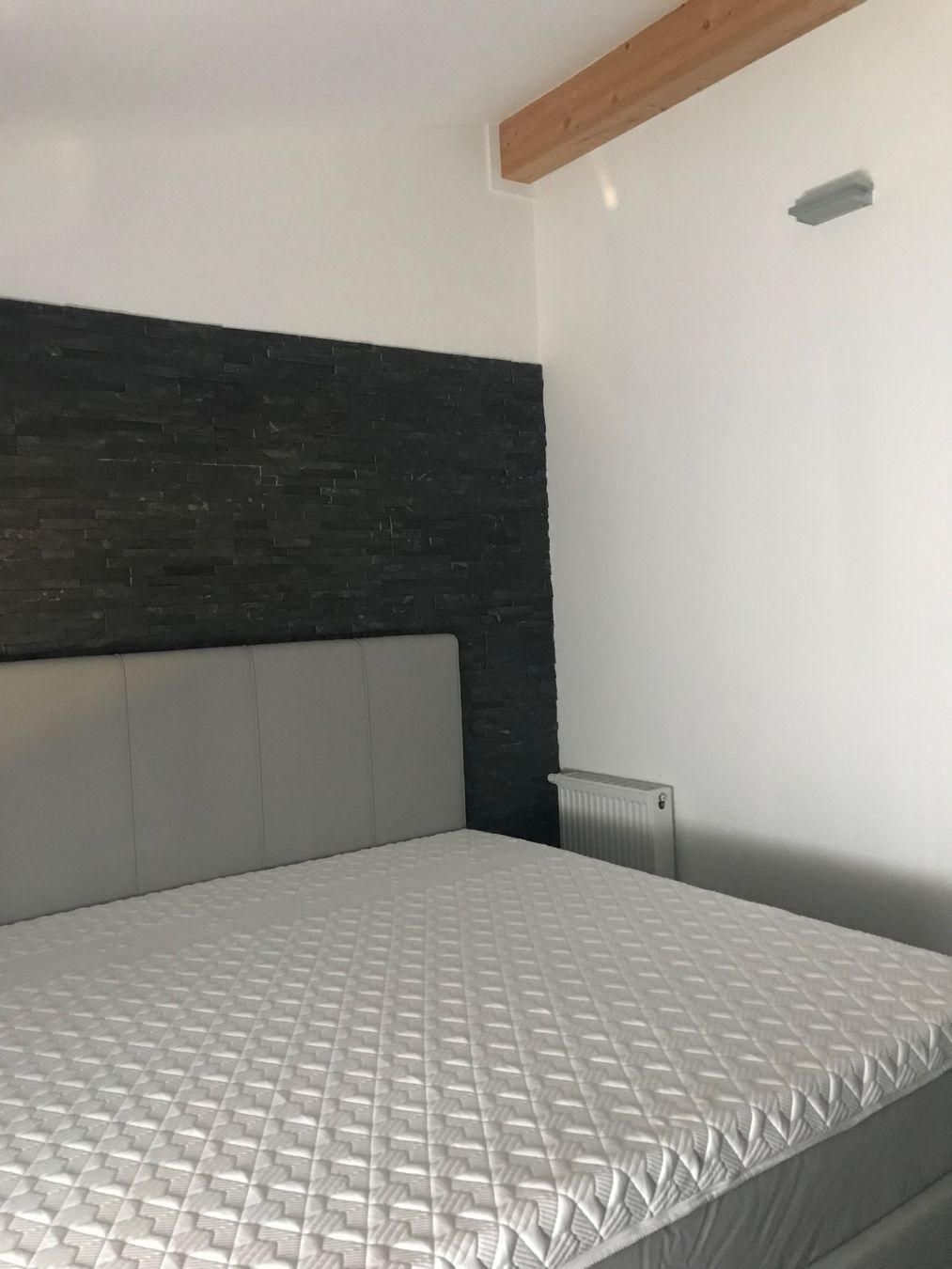 Betten: Boxspringbett 200cm x 200cm grau Kunstleder Schlaraffia – Gebraucht aus Mels von tam_r6tw 2