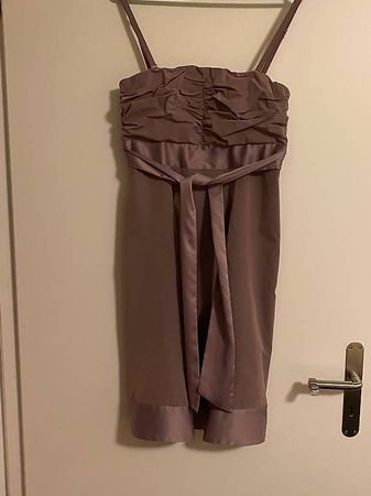 Festliches Kleid für junge Damen