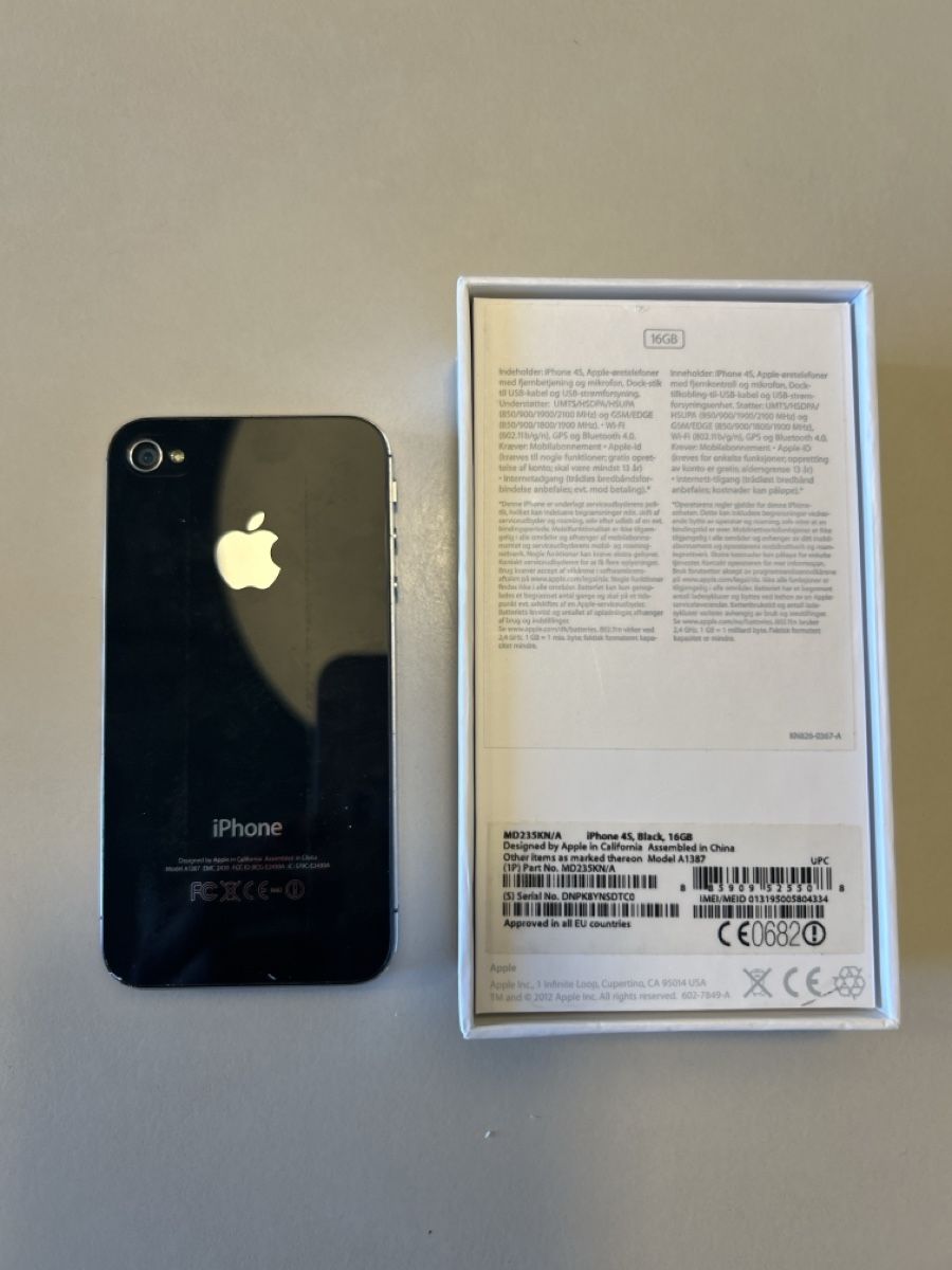 Apple Telefoni cellulari / Smartphones: iPhone 4S Black 16GB With Box – Usato da Zürich venduto da agn_w7nt 1