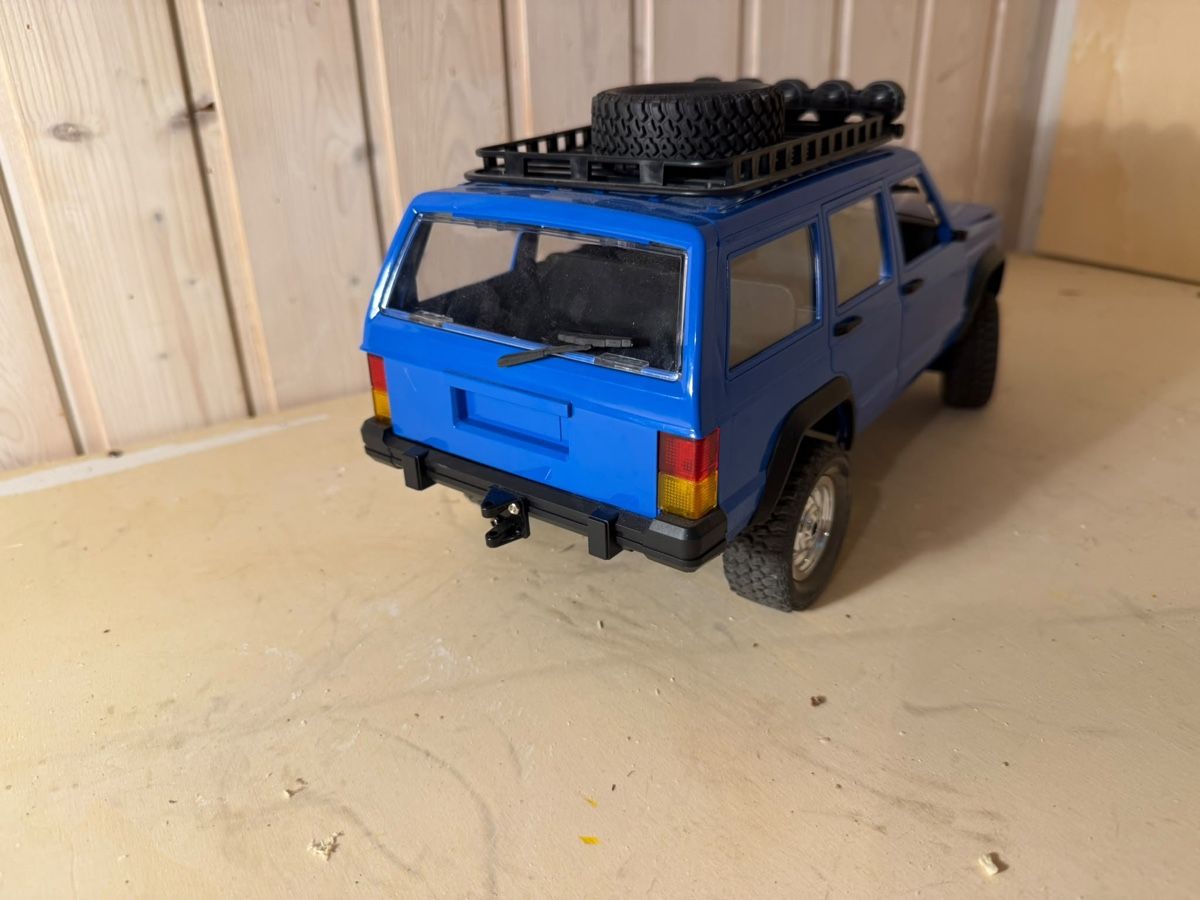 Modellismo RC: RC Modellauto Jeep Cherokee blau – Usato da Altdorf UR venduto da modellbau-widmer 1
