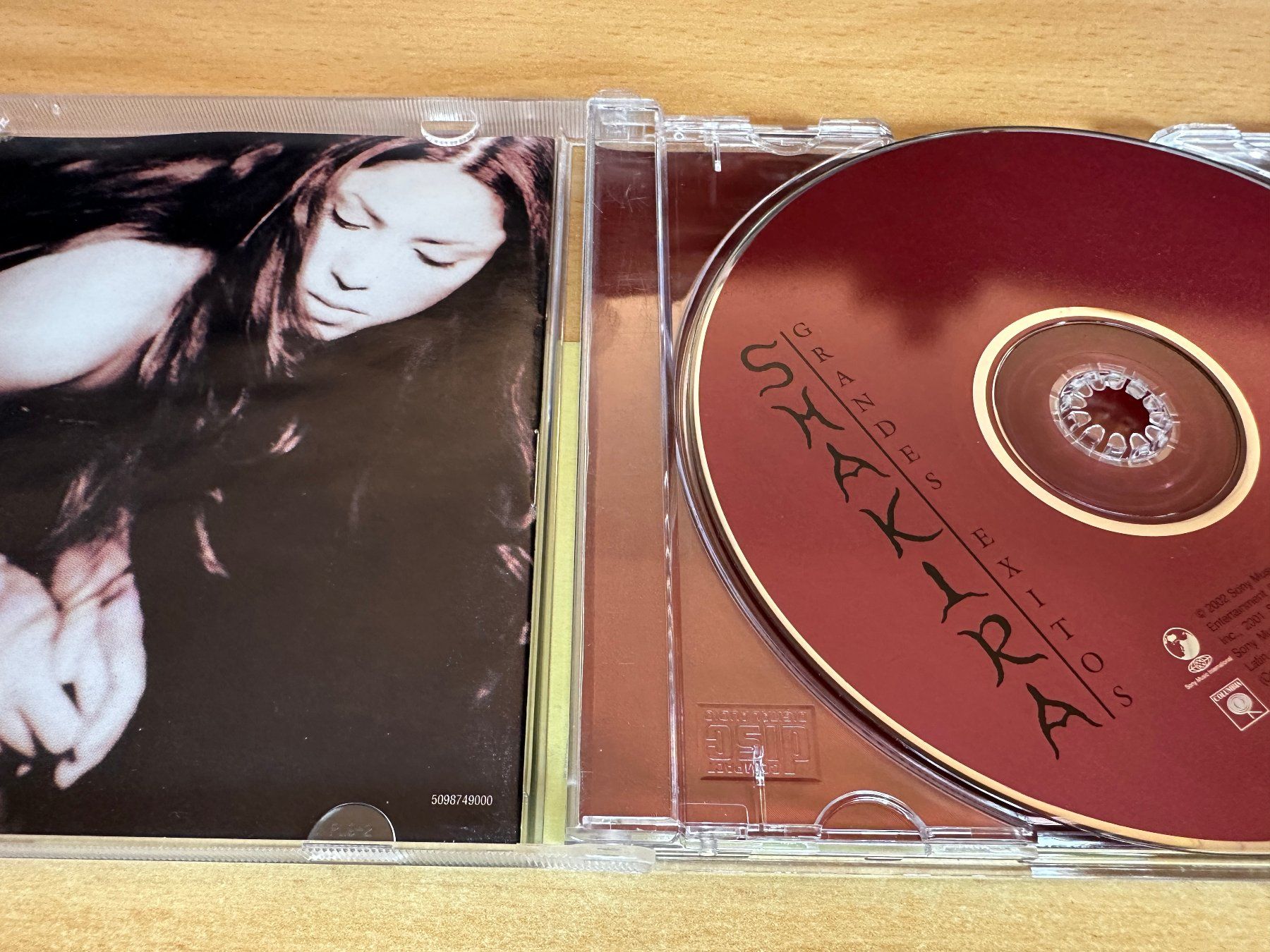 CD: Shakira – Grandes Exitos – Usato da Rikon im Tösstal venduto da Alpenmutz 2