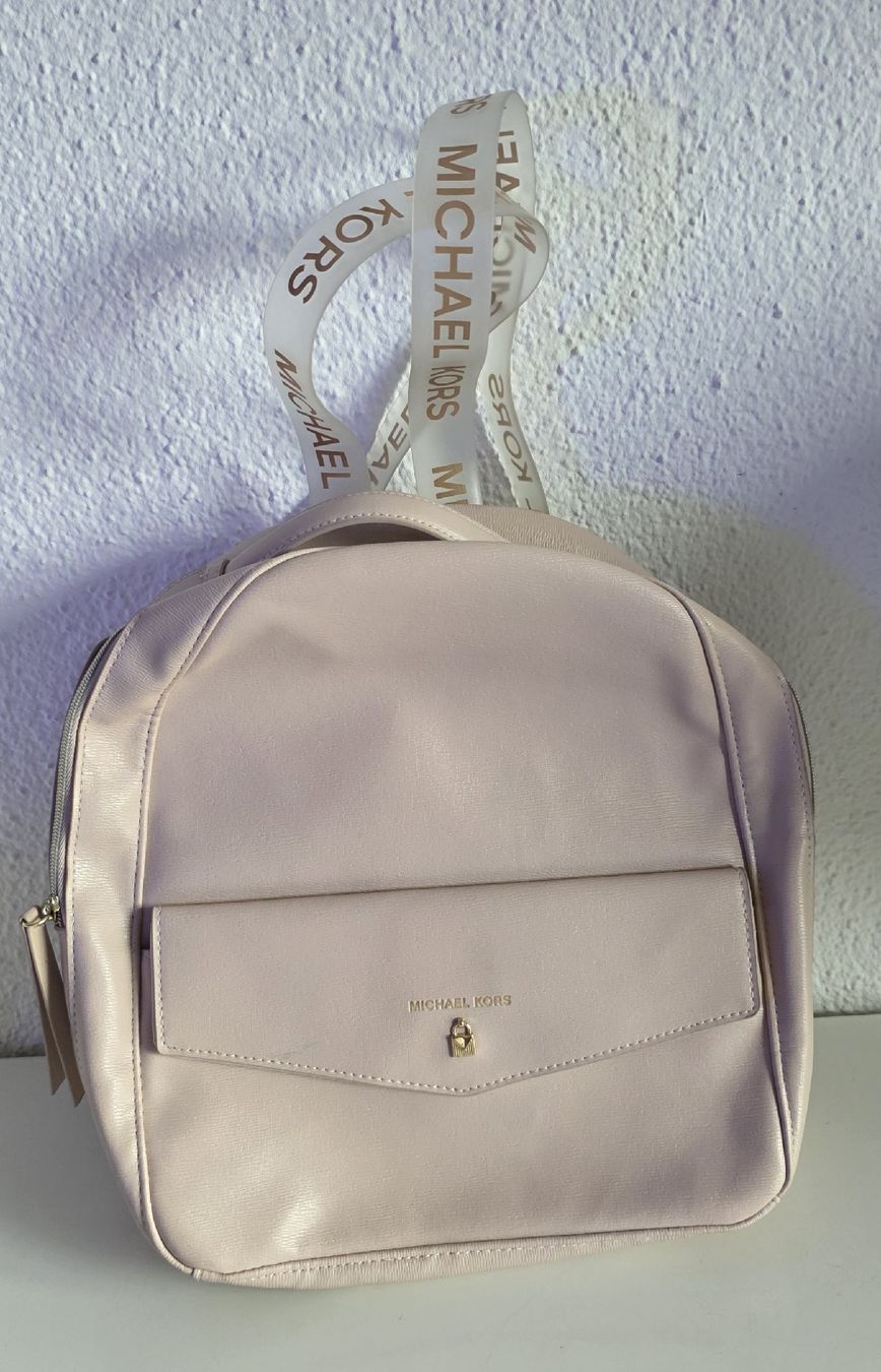 Michael Kors Zaini: Michael Kors Rucksack, hellrosa, neuwertig – Usato da Rheinsulz venduto da Gilea