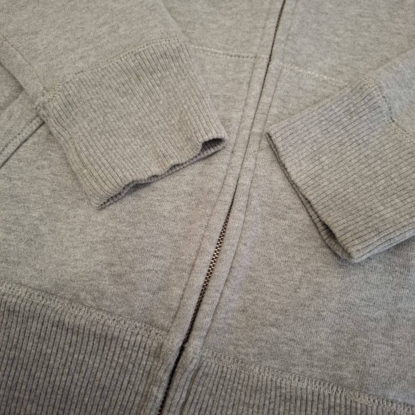 Gap Giacche: Sweat à capuche zippé GAP gris chiné - Taille S – Nuovo (secondo la descrizione) da Le Locle venduto da QUALI-PRIX 4