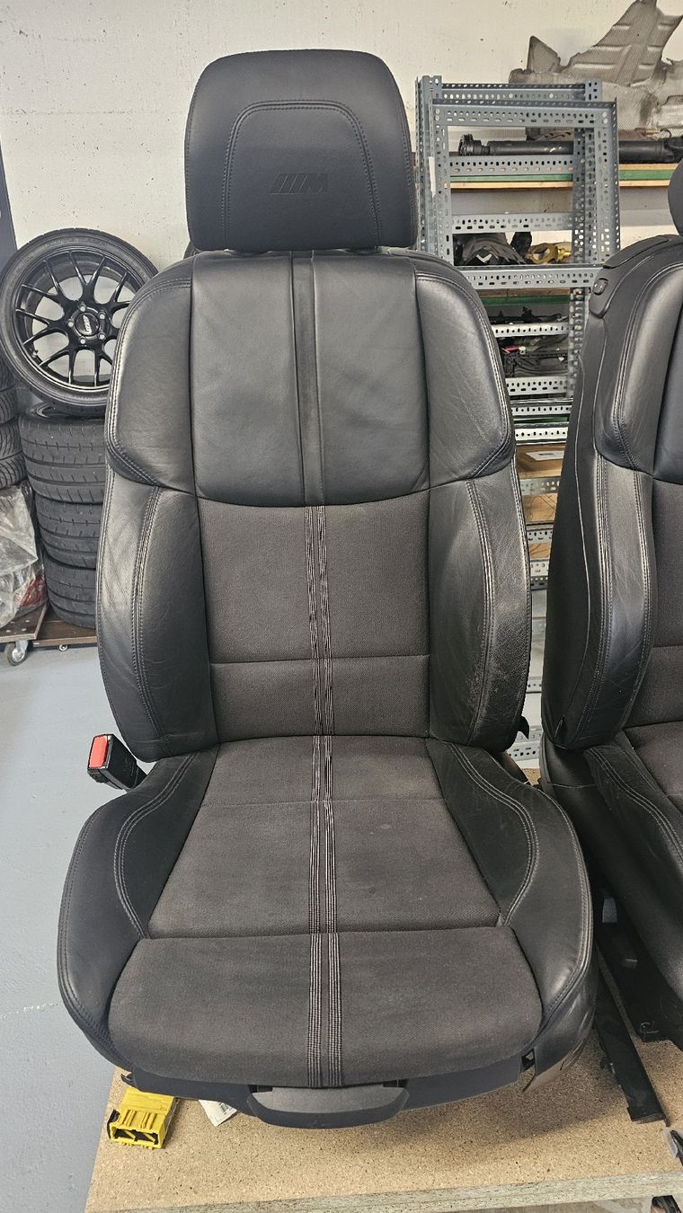 BMW Tutti pezzi di ricambio auto: M3 E92 Sitze, Teilleder – Usato da Derendingen venduto da cng_6j2n 3
