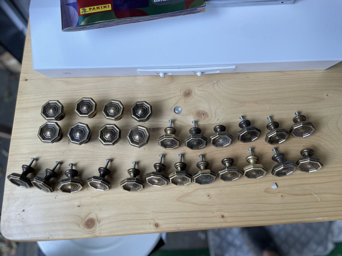 Eisenwaren: Griffe/Knaufe, Möbelknöpfe, Messing 26Stk. gebraucht – Gebraucht aus Gunzwil von Klick17 6