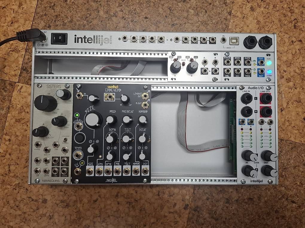 Instruments de musique: Intellijel Palette 4u x 62hp – D'occasion à Port par Sinusgenerator 3