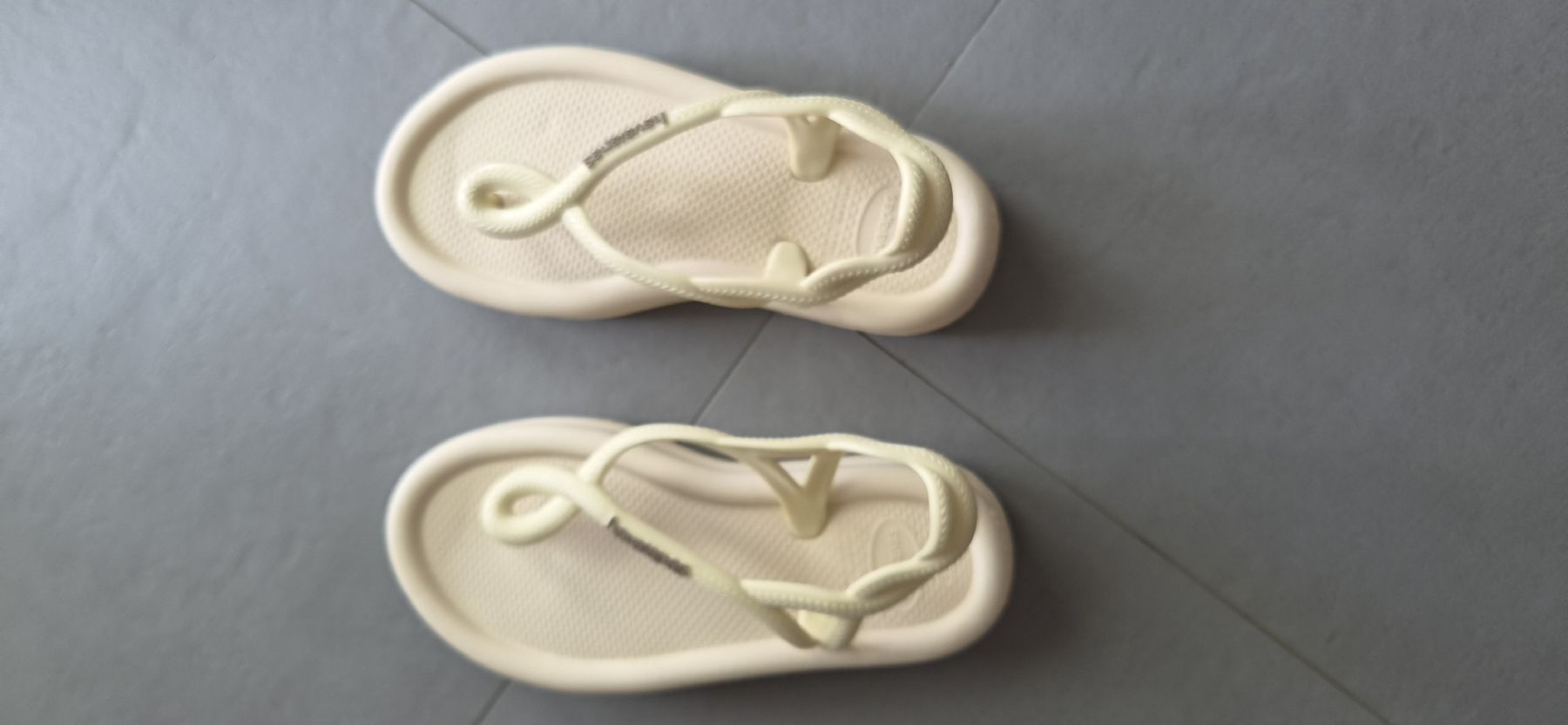 Havaianas Chaussures filles: HAVAIANAS 35/36 CRÈME  – Neuf (Voir description) à vufflens la ville par Veuveclicquot 3