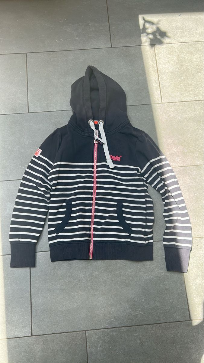 Pulls & Sweat-shirts: Kapuzenjacke Gr. M – D'occasion à Iseltwald par Waldisch