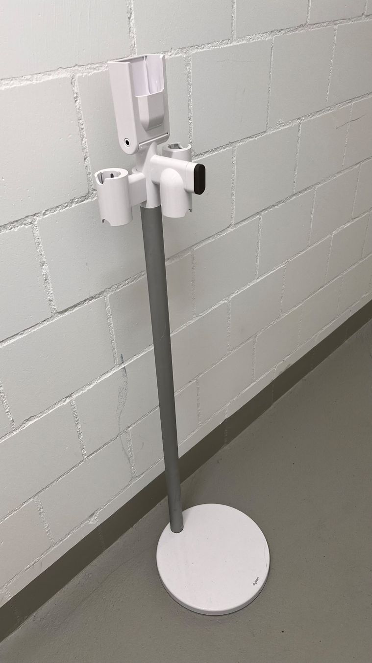 Dyson Aspirapolveri & Accessori: Dyson freistehende Ladestation mit Multi-Zubehörhalter – Usato da Aarau venduto da usport06