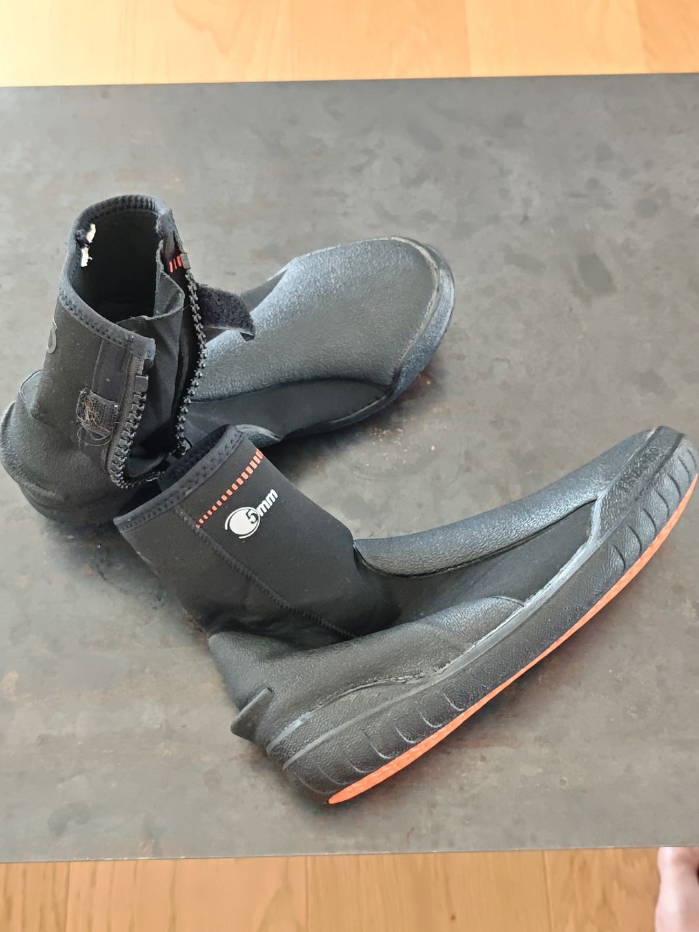 Decathlon Mute per immersioni: Boots Decathlon 5mm - 41 – Usato da Zürich venduto da yhautier 1