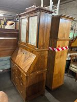 Sekretär mit Schrank