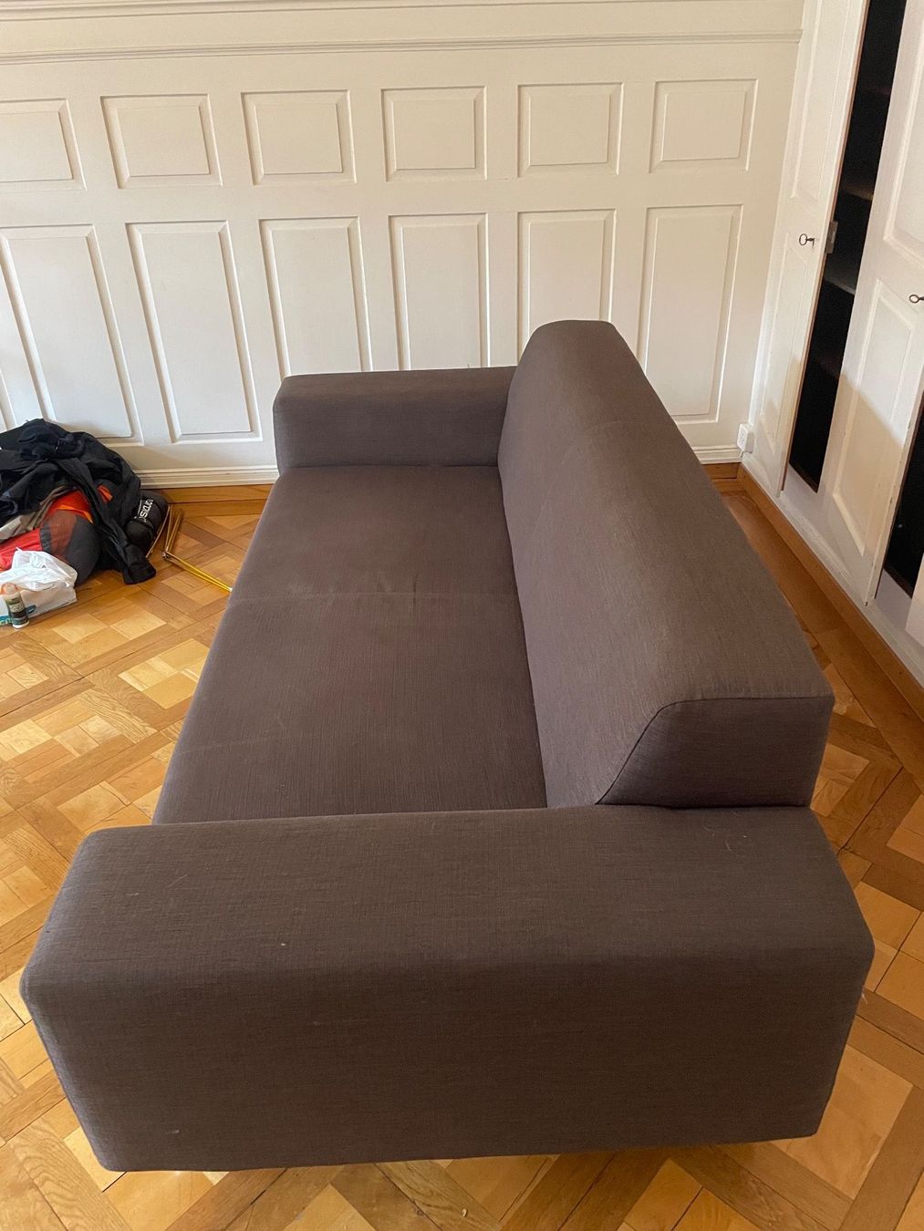 Divani: Braunes Sofa mit Chromstahlfüssen – Usato da Zürich venduto da tesaleim 1