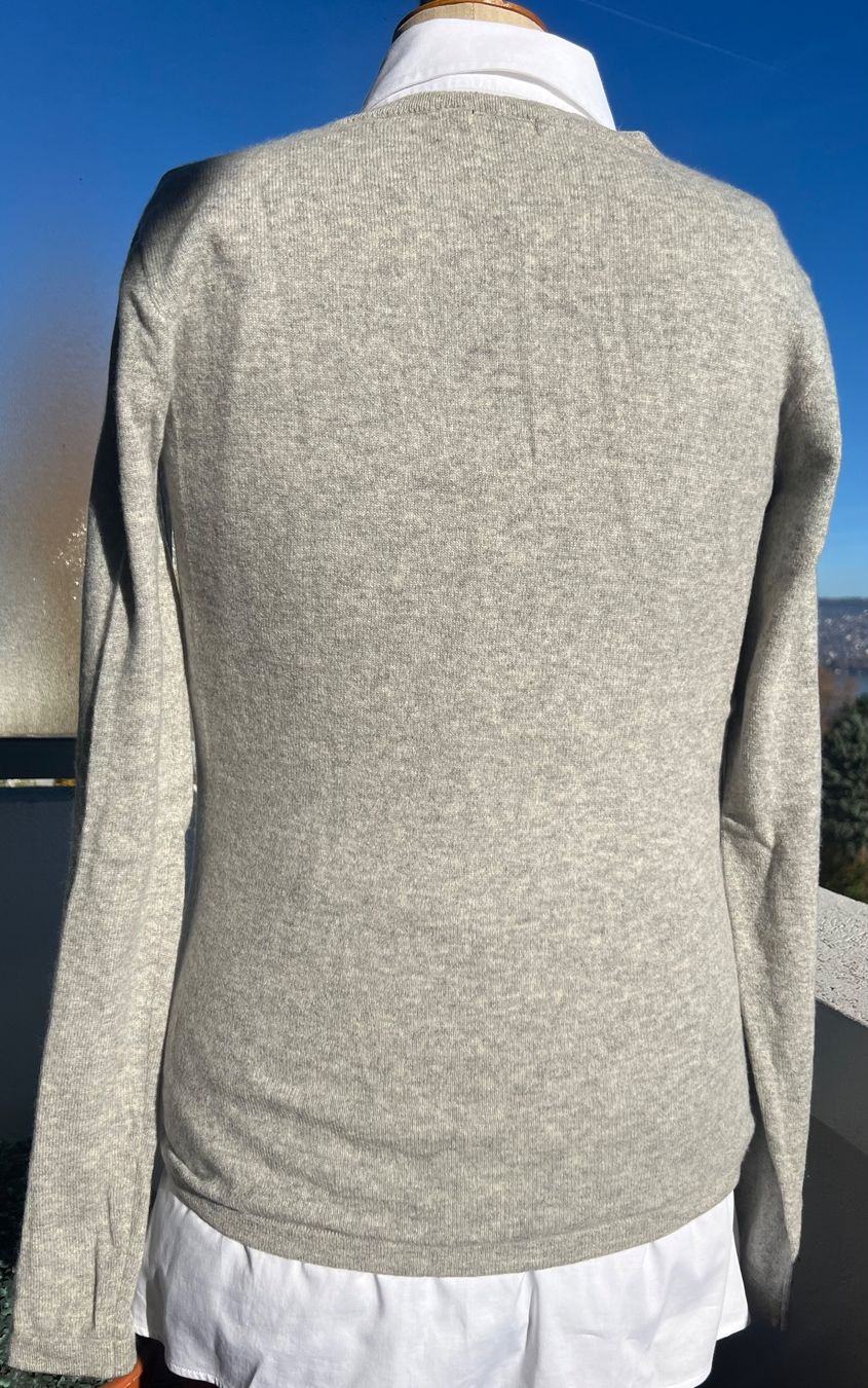 Giacche: Cashmere Strickjacke grau, Grösse L – Usato da Kilchberg ZH venduto da jul_d2j2 1