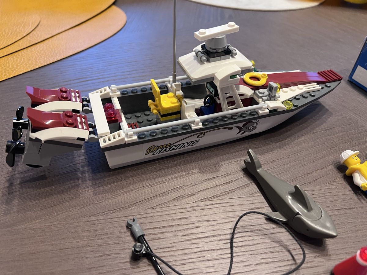 Lego Kit di costruzioni: Lego City 60147 Boat – Usato da Zug venduto da axx3l 1
