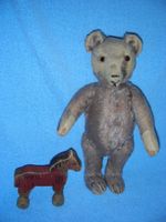 antiker Teddybär, uralt, mit Holzwolle gestopft, Steiff ?
