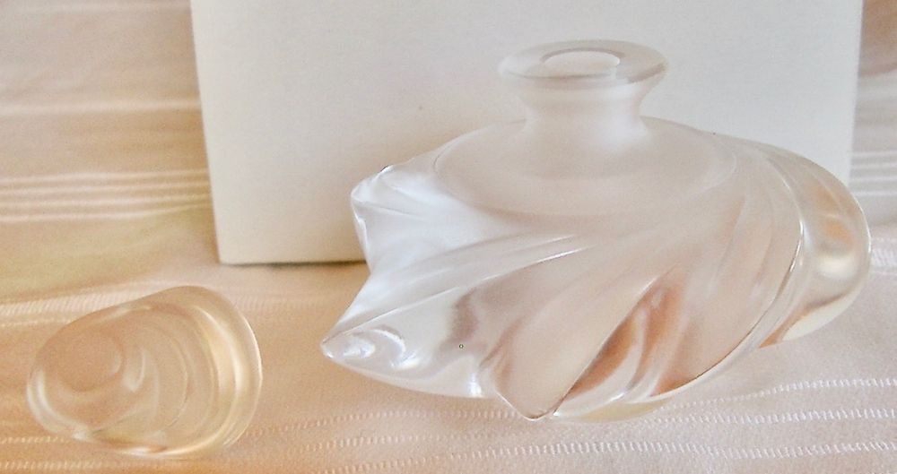 Lalique Flaconi: LALIQUE CHRISTAL PARIS Parfum Flacon SAMOA – Nuovo e nell'imballaggio originale da Winkel venduto da gabriele56 7