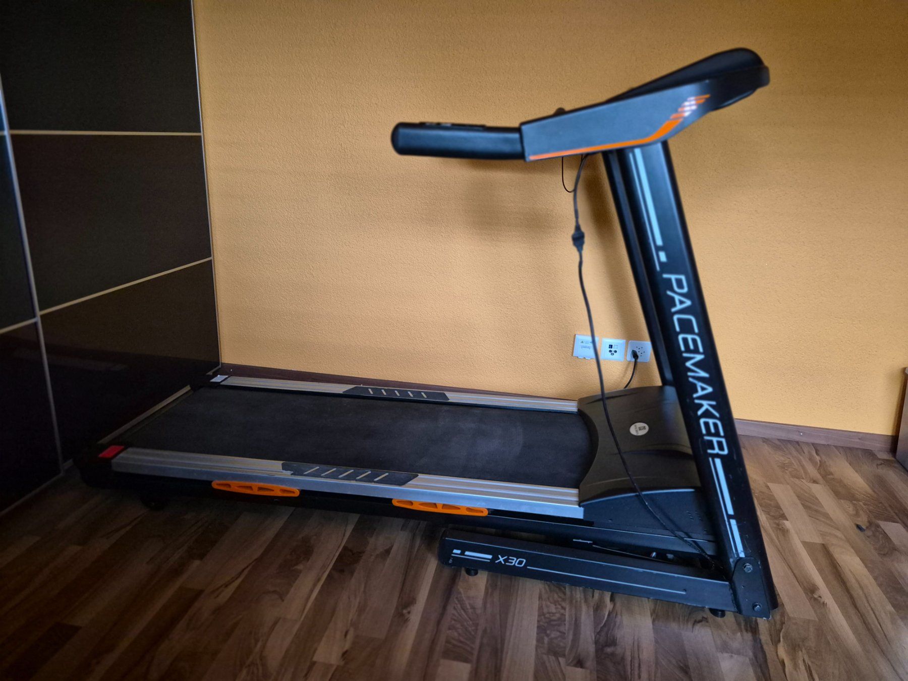 Hometrainer: Pacemaker X30 - massives Laufband - bis 12km/h – Gebraucht aus Henau von Telchin 1