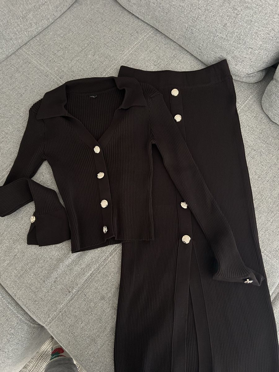 Lotti di vestiti: Ensemble brun Zébra pull taille M, jupe taille L – Usato da Villars-sur-Glâne venduto da ale_7h26