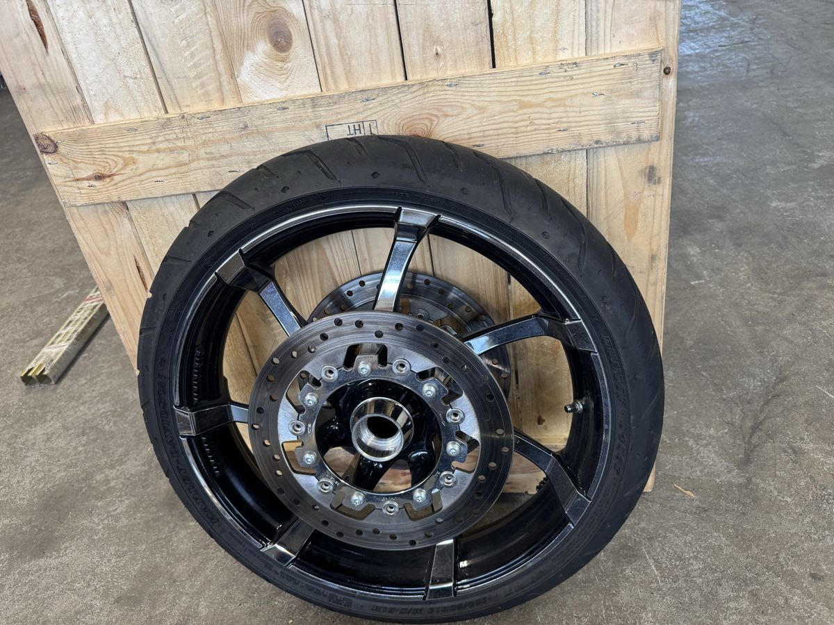 Pneumatici & Ruote complete: Harley Road Glide 2013 Vorderrad – Usato da Grosswangen venduto da honda1986 1