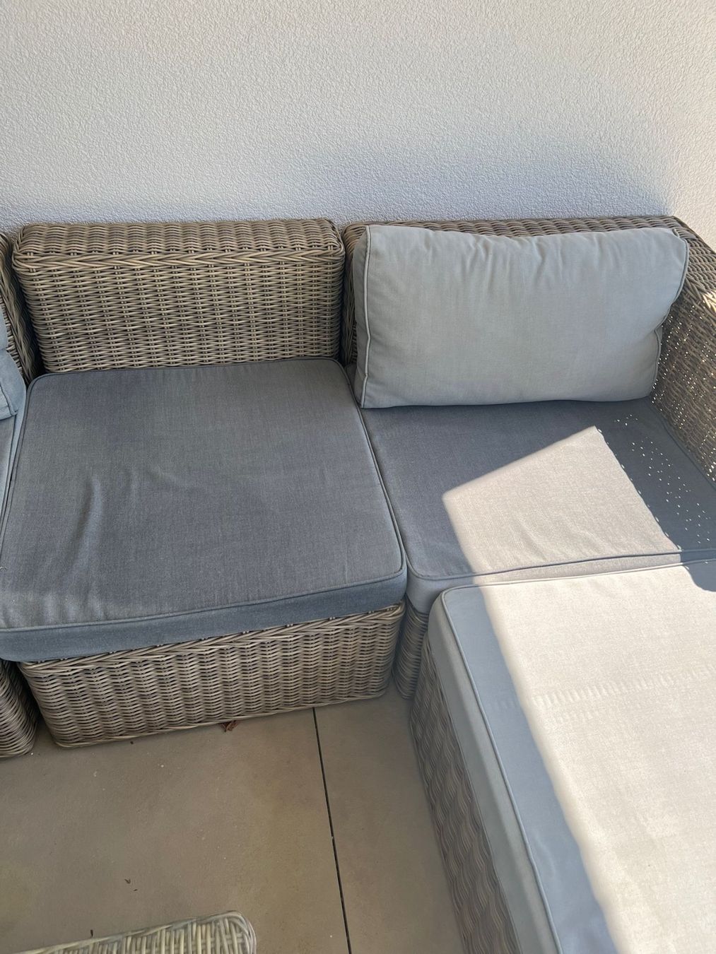Chaises longues: Rattanlounge inkl. Loungetisch – D'occasion à Gunzgen par lea_wy8h 4