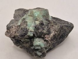 💎 Smaragd roh im Muttergestein (170)