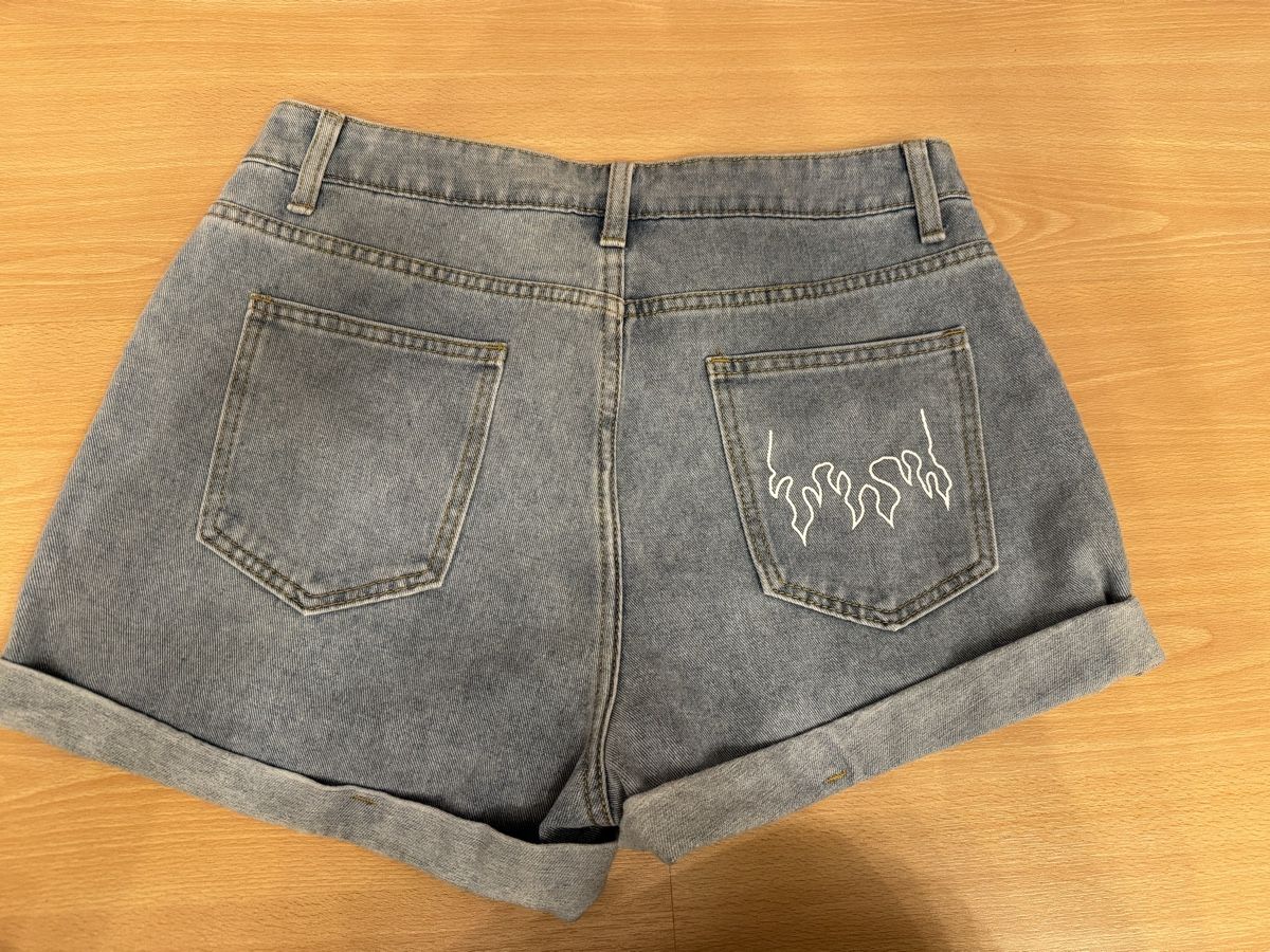 Jeans: Kurze Jeans – Gebraucht aus Niederurnen von Salome.r02 1
