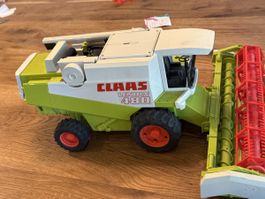 Bruder Mähdrescher Claas Lexion 480 mit Schneidwerk