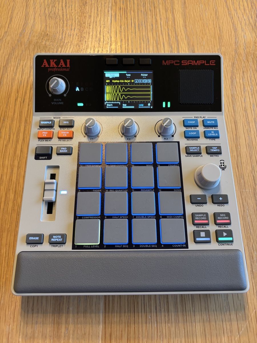 Akai Musikinstrumente: MPC Sample neuve + Deck de protection  – Neu und originalverpackt aus Villars-le-Terroir von Mezdef 7