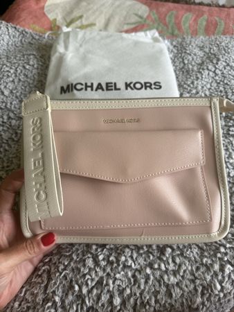 nessesair, Michale Kors