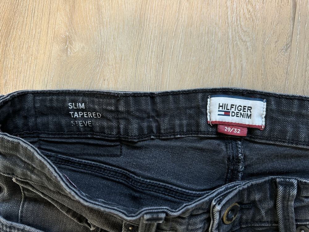 Jeans: Tommy Hilfiger Jeans Slim Tapered Gr. 29/32 – Usato da Langendorf venduto da Trzeciakiewicz 1