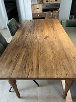 Massiver Holztisch