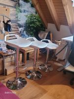 3 Barhocker weiss höhenverstellbar mit Gebrauchsspuren